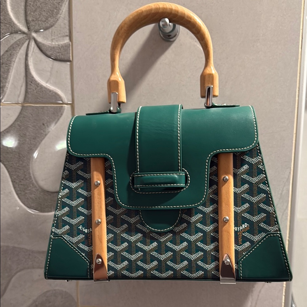 Green Patterned Handbag with Wooden Handles